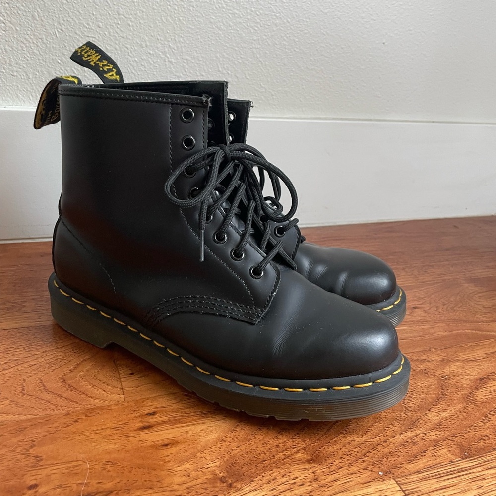 DR MARTENS 1460 Women’s Smooth Leather Lace Up Boot